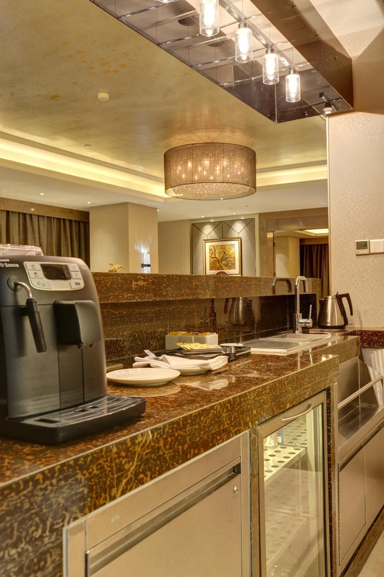 Ramada Plaza Liuzhou Liudong Hotel Eksteriør billede